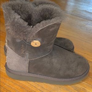 UGG boots kids size 2 Bailey button